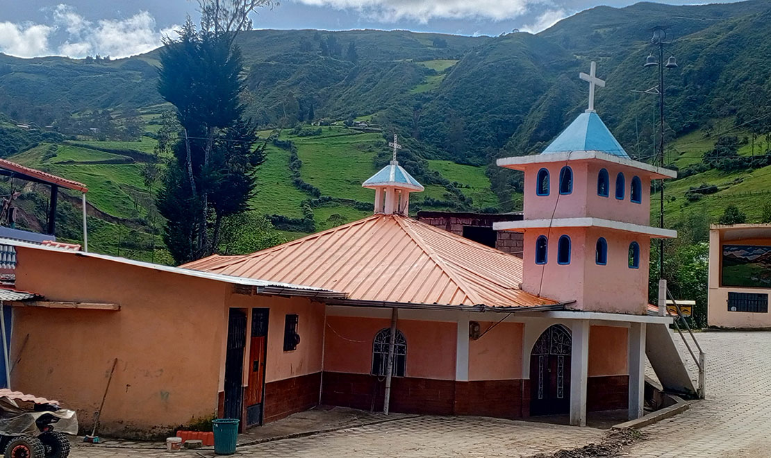 LASTRADO DE LA VIA  NUEVA QUE CONECTA LA PARROQUIA PUMALLACTA CON LA PARROQUIA ACHUPALLAS